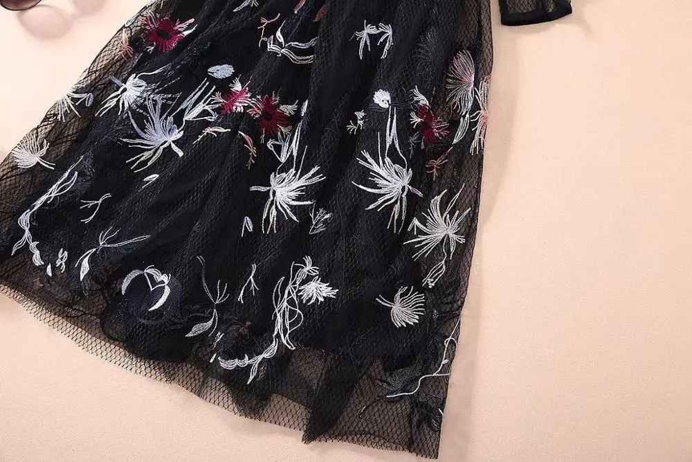 

New European and American women's dresses for spring 2020 Long-sleeved round collar Net yarn embroidery Fashionable dress