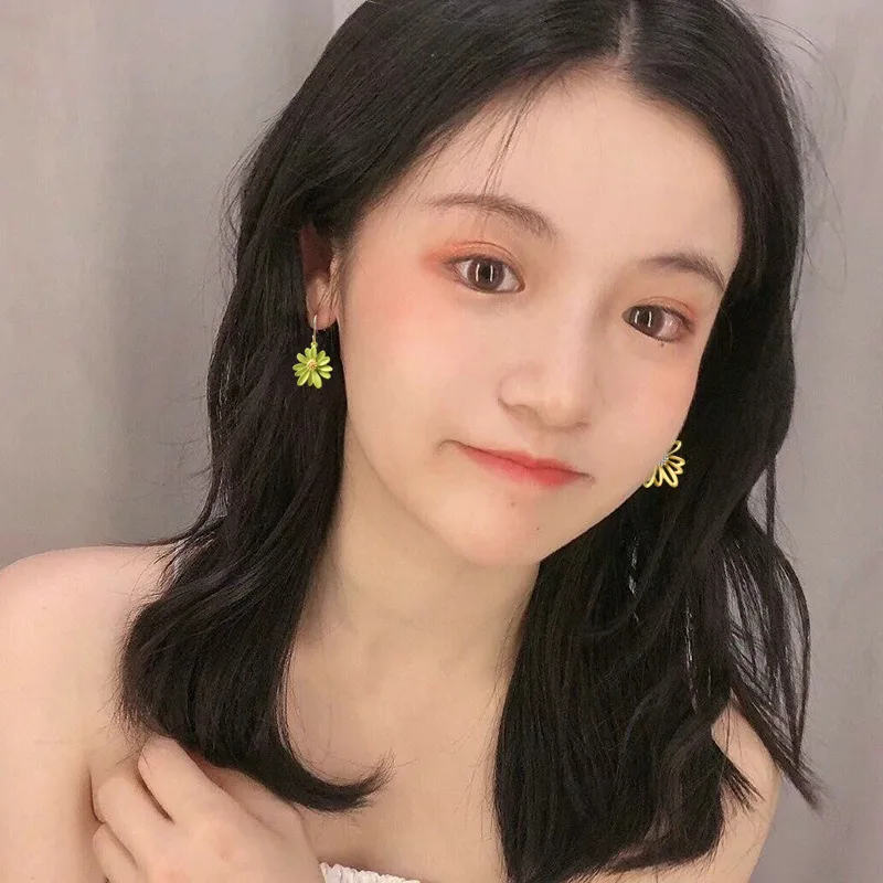 S925 Серебряные 2021 Тренд Асимметричные Контрастные Подвесные серьги с цветком маргаритки Простые Классические Цвета для Женщин Ювелирные Изделия Моды на.