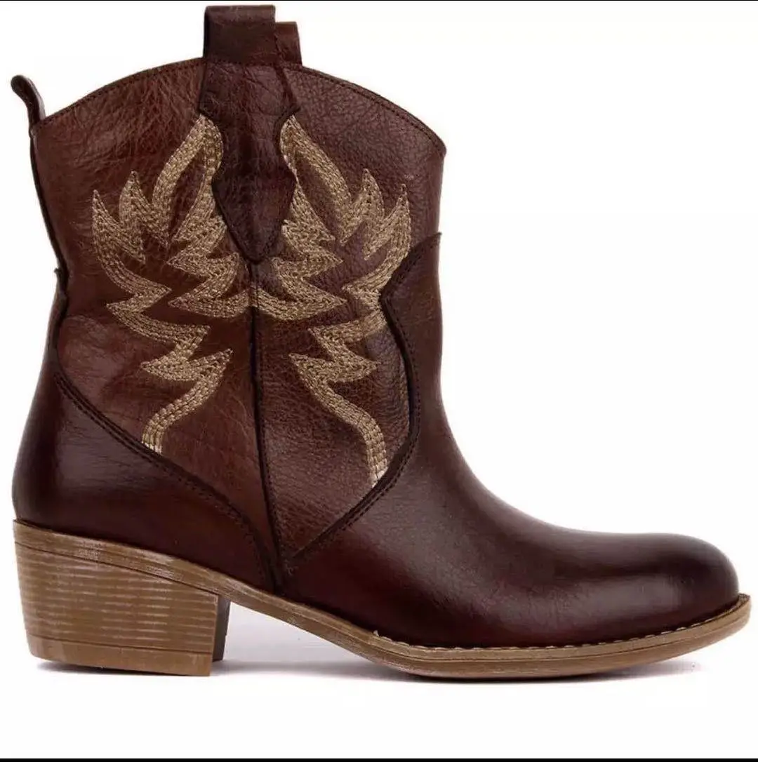 

New Autumn and Winter Plus Size Short Boots Women Embroidered Sleeve Square Heel Solid Color Martin Boots New Women Boots