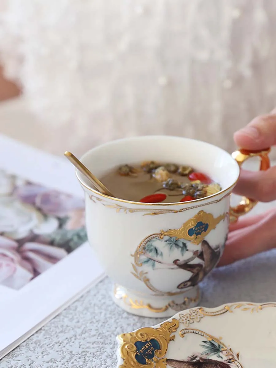 

British Style Luxury Coffee Cup Uropean Gold Rim Royal Vintage Tea Cup Luxury Creative Afternoon Tea Copo Mug with Spoon AA50BD
