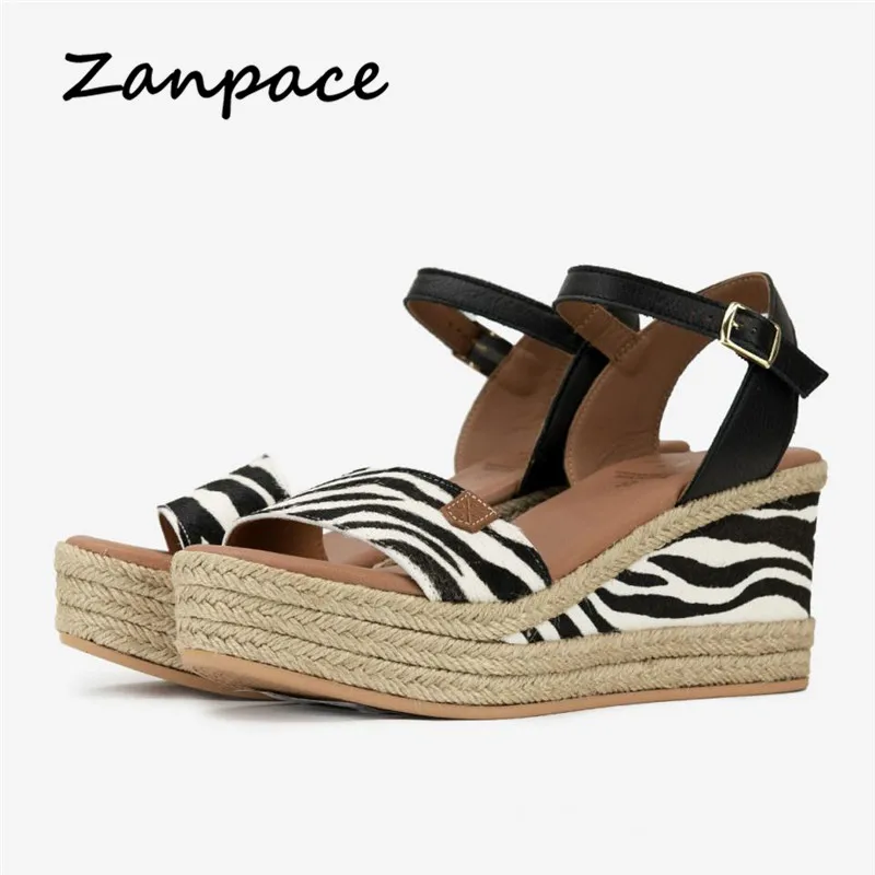 Женские сандалии с открытым носком на платформе перекрестной шнуровкой