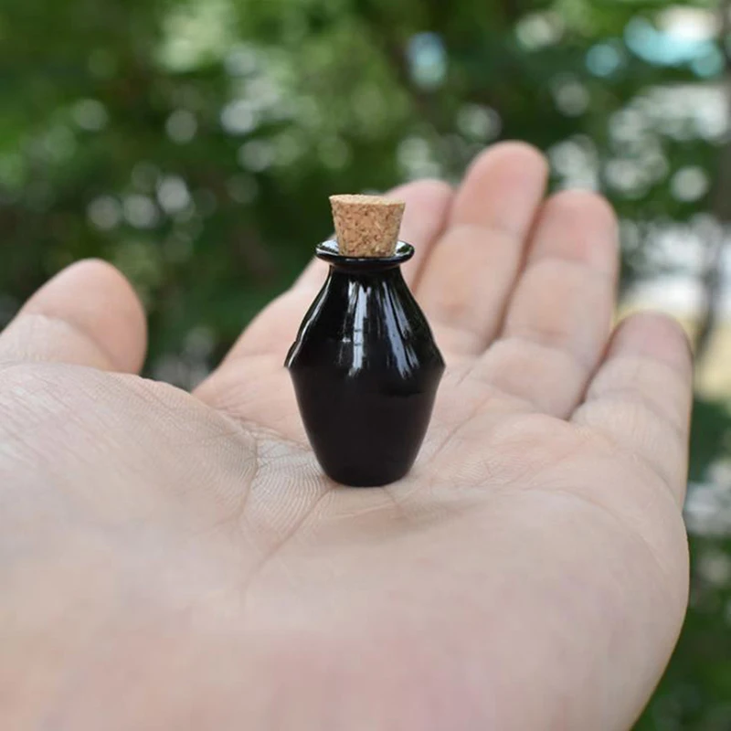 

2Pcs 1:12 Dollhouse Miniature Glass Color Bottles Cork Bottles Tiny Jar Model For Dollhouse Decoration