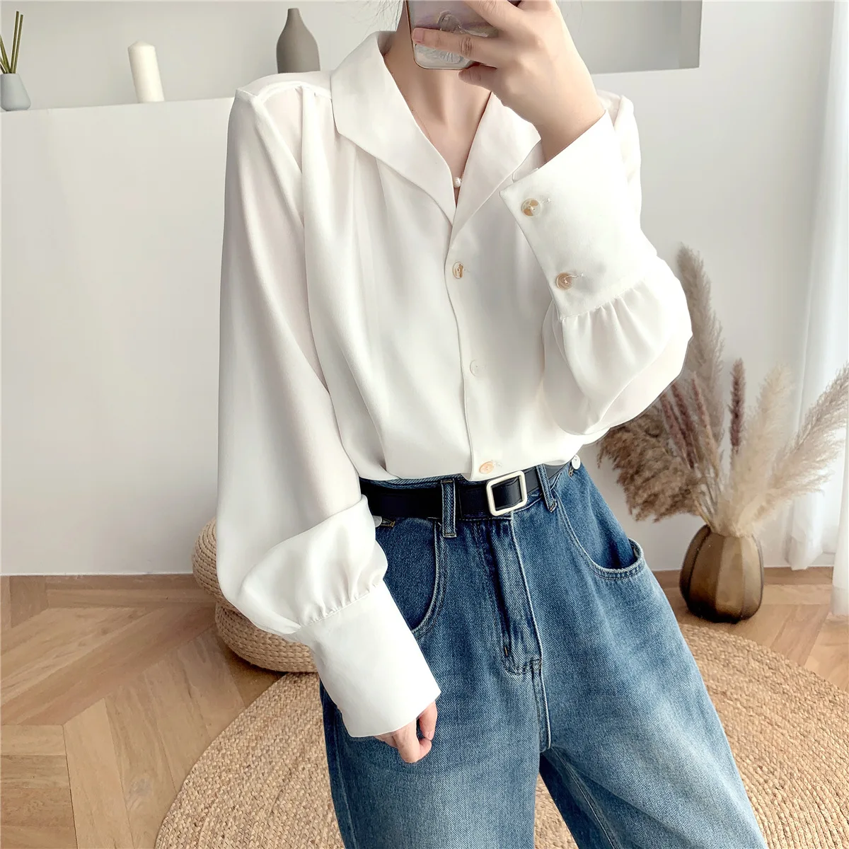 

white shirt female design feeling restoring ancient ways in the autumn of 2020 han edition loose long-sleeved jacket female