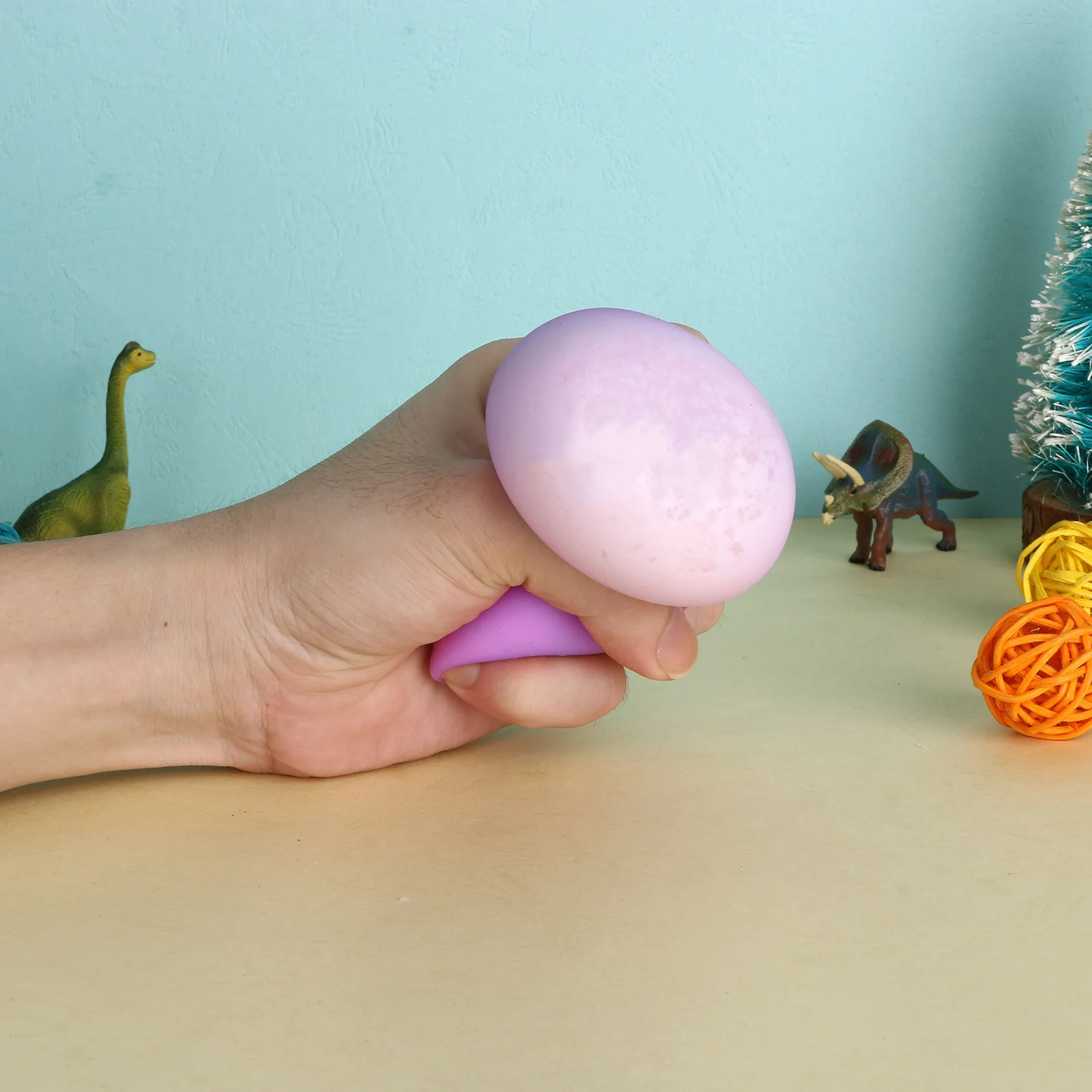 

2021 Stick Wall Ball Fluorescent Squash Xmas Sticky Target Ball Decompression Throw Fidget Toy Kids Gift Novelty Stress Relief