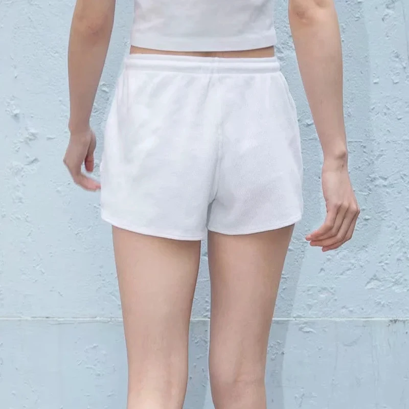 Женские спортивные шорты с вышитыми буквами | Женская одежда