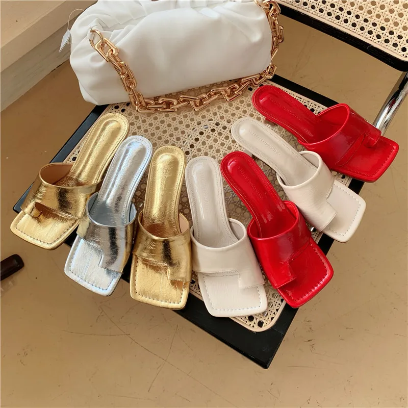 

2021 новые модные сандалии на высоком устойчивом каблуке