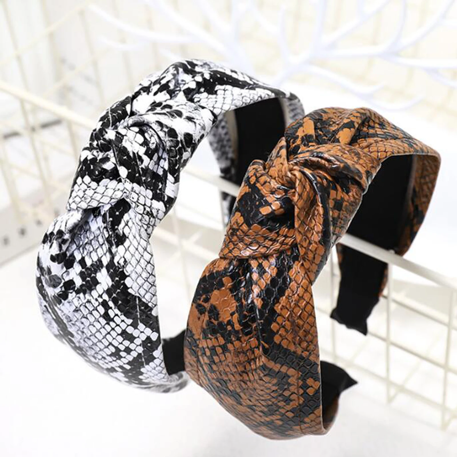 Женская повязка на голову из ПУ кожи со змеиным узором |