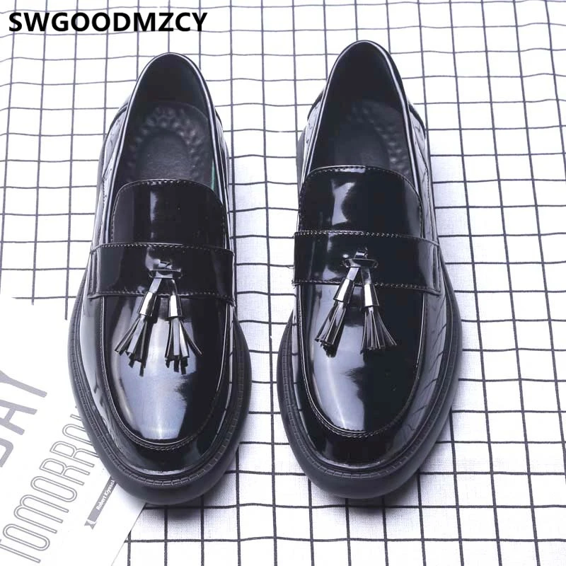 

Men Loafers Shoes Italian Brand Coiffeur Designer Shoes Men High Quality Patent Leather Shoes Men Sepatu Slip On Pria Ayakkabi