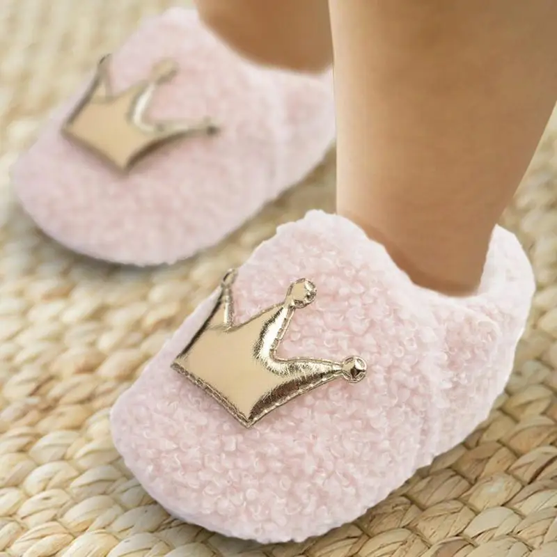 

Cute Newborn Shoes Coral Velvet Point Glue Sole Magic Sticker Baby Winter Crown Furry Walking Toddler Non-slip Crib Walkers
