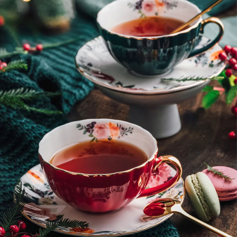 

200ml Retro Ceramic Coffee Cup Plate Set Gold Handle Bone China Luxury Afternoon Flower Tea Flower Cup Couple Wedding Gift