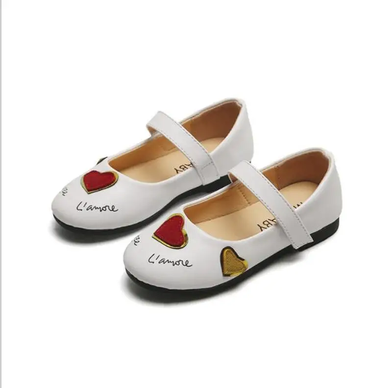 Детские модельные туфли для девочек кроссовки принцессы с сердечками мягкая