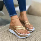 Летние сандалии 2021, Модная Золотая танкетка женские сандалии-шлепанцы, повседневные пляжные шлепанцы, обувь с вырезами, шлепанцы на платформе, высокие каблуки