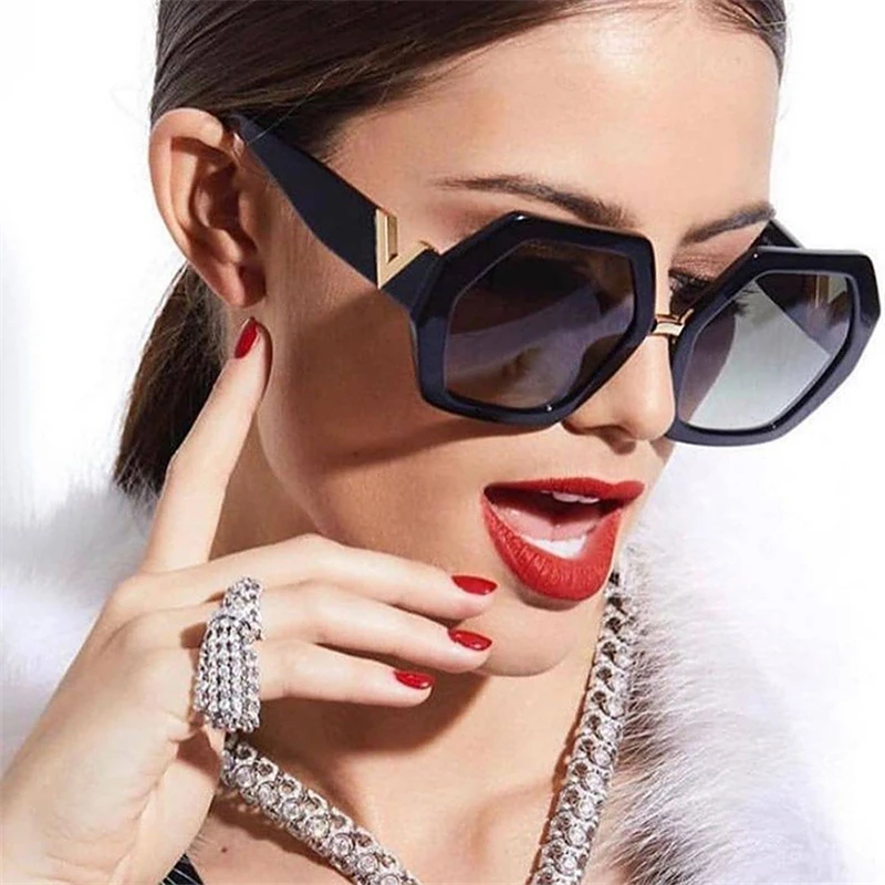 

New Brand Classic Vintage Square Sunglasses Women Oversized Sunglass Woman Men Retro Black Sun Glasses Shades Goggle