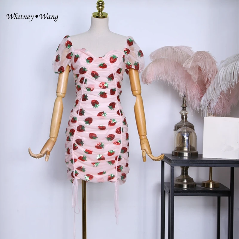 WHITNEY WANG весна 2020 модное уличное мини-платье с блестками и клубничным шнурком