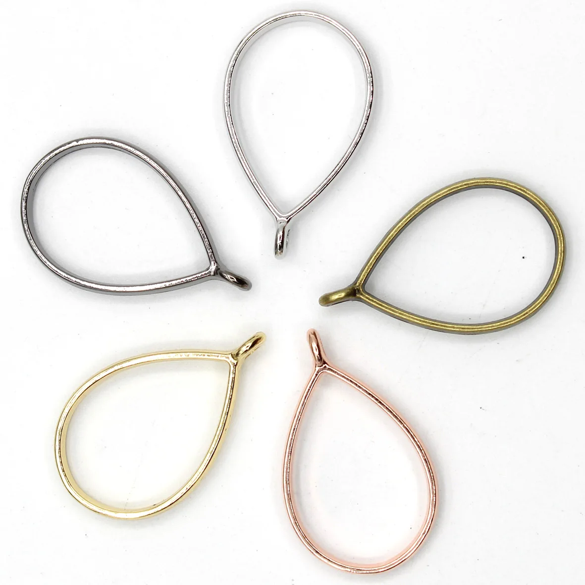 

Металлическая полая рельефная рамка для изготовления ювелирных изделий из смолы колье серьги кулон форма 10 шт./лот 5 видов цветов форма капл...