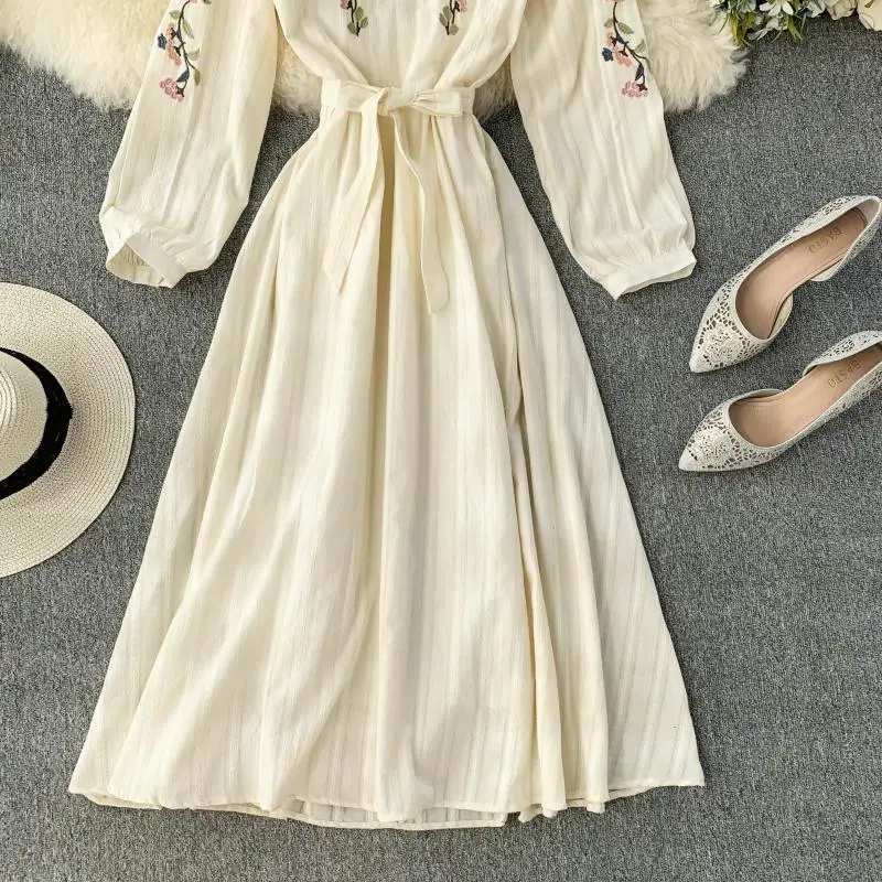 

Women's Cheongsam Improved Dress Elegant Embroidered Stand Collar Bow Lace Up Waist Slimming Long Dress Spring Summer ML855