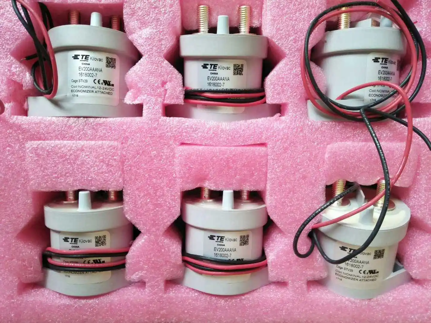 

Ceramic High Voltage DC Contactor EV200HAANA 1-1618002-8