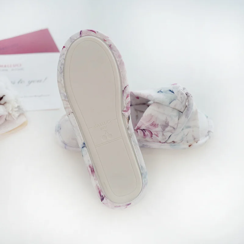 Модные домашние тапочки с открытым носком и граффити женские летние туфли без