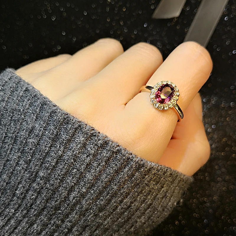 Женское кольцо с фианитом MOONROCY кристаллами из розового золота красный зеленый