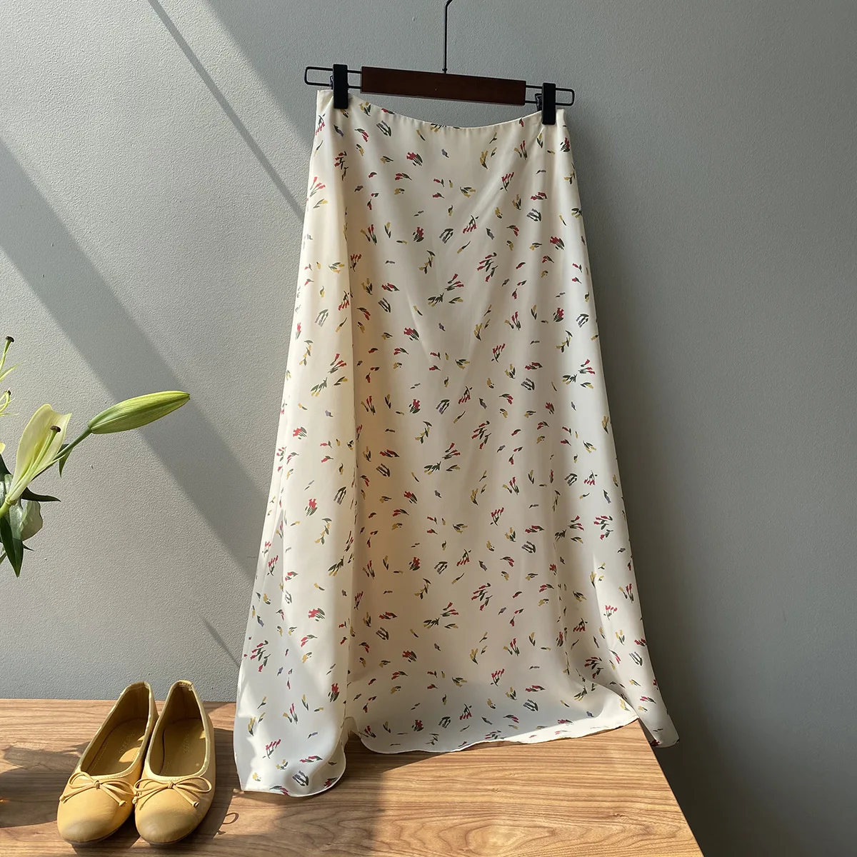 

COZOK Spring Floral Skirt Women's 2021 New Korean High Waist Loose Thin Medium Length A-line Skirt 9565