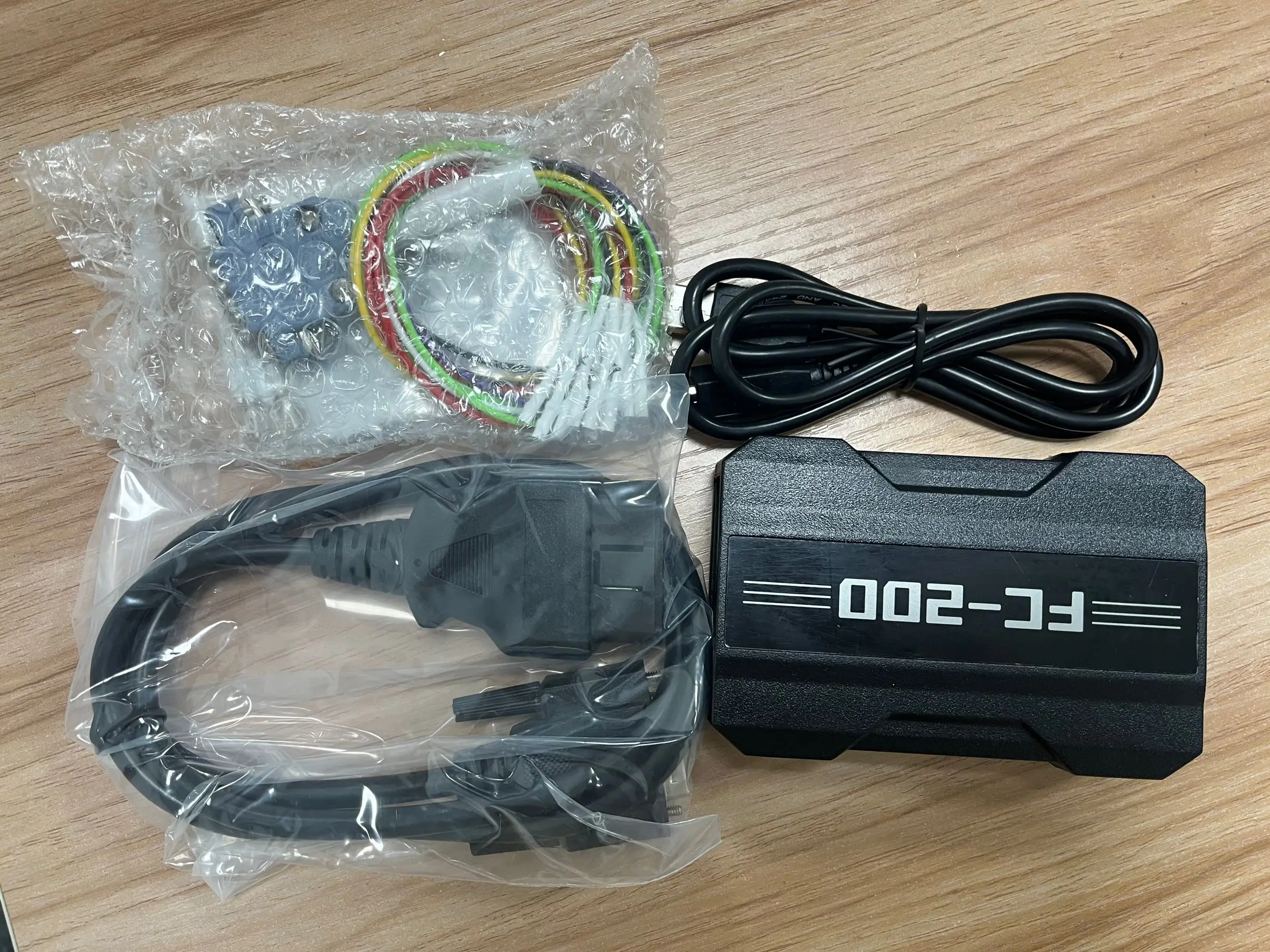 

Программатор ECU FC200, версия с полным заполнением, с активацией лицензии, поддержка 4200 ECU и 3 режима работы, обновление AT200