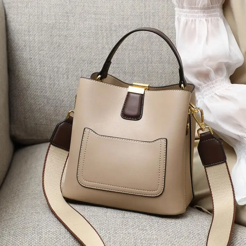 

2021 Ladies Genuine Leather Crossbody Bag Wide Strap Women Bucket Tote Bag Luxury Designer Large Capacity Shoulder Handbags