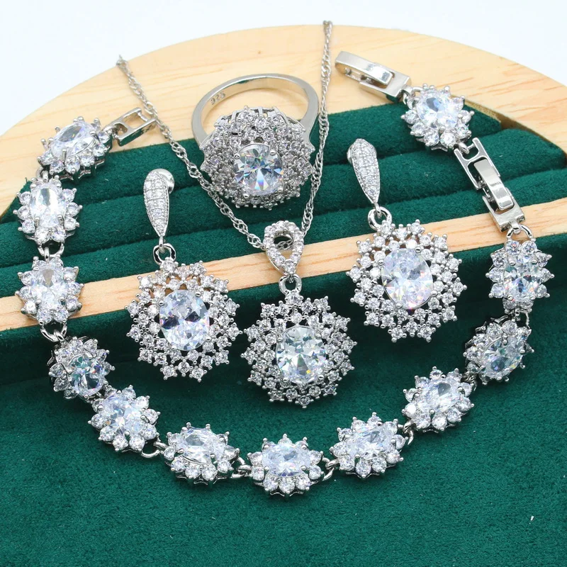 

Комплект из колье, серёг и кольца, из серебра 925 пробы