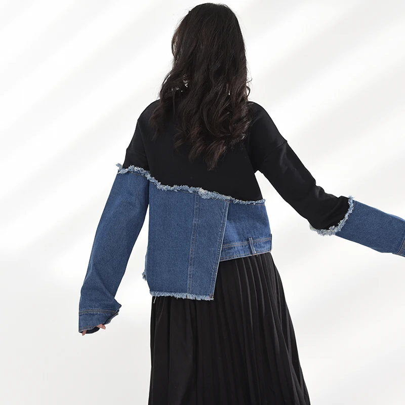 

[EAM] Loose Short Black Denim Burr Spliced Sweatshirt New Round Neck Long Sleeve Women Big Size Fashion Tide Spring 2021 1M87901