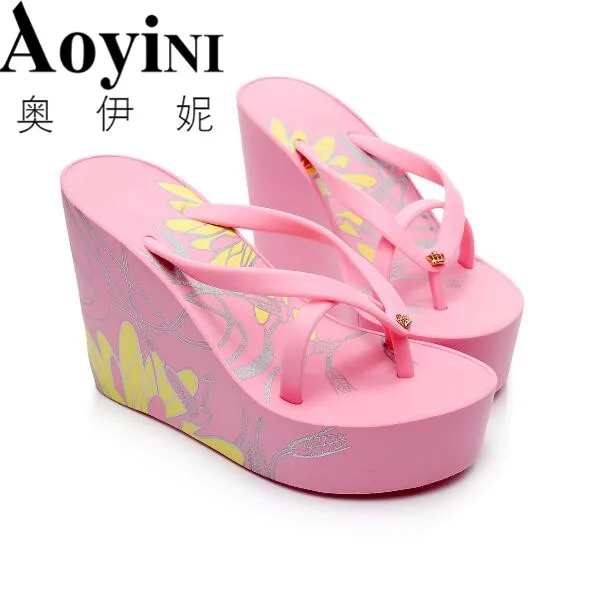 Женские сандалии на высокой танкетке повседневные Вьетнамки с цветочным принтом