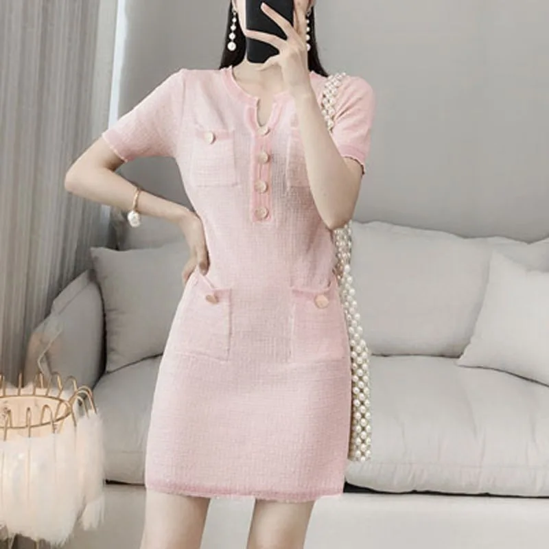 Возможно у белое зеленое хаки твидовое прямое платье v-образный вырез короткий