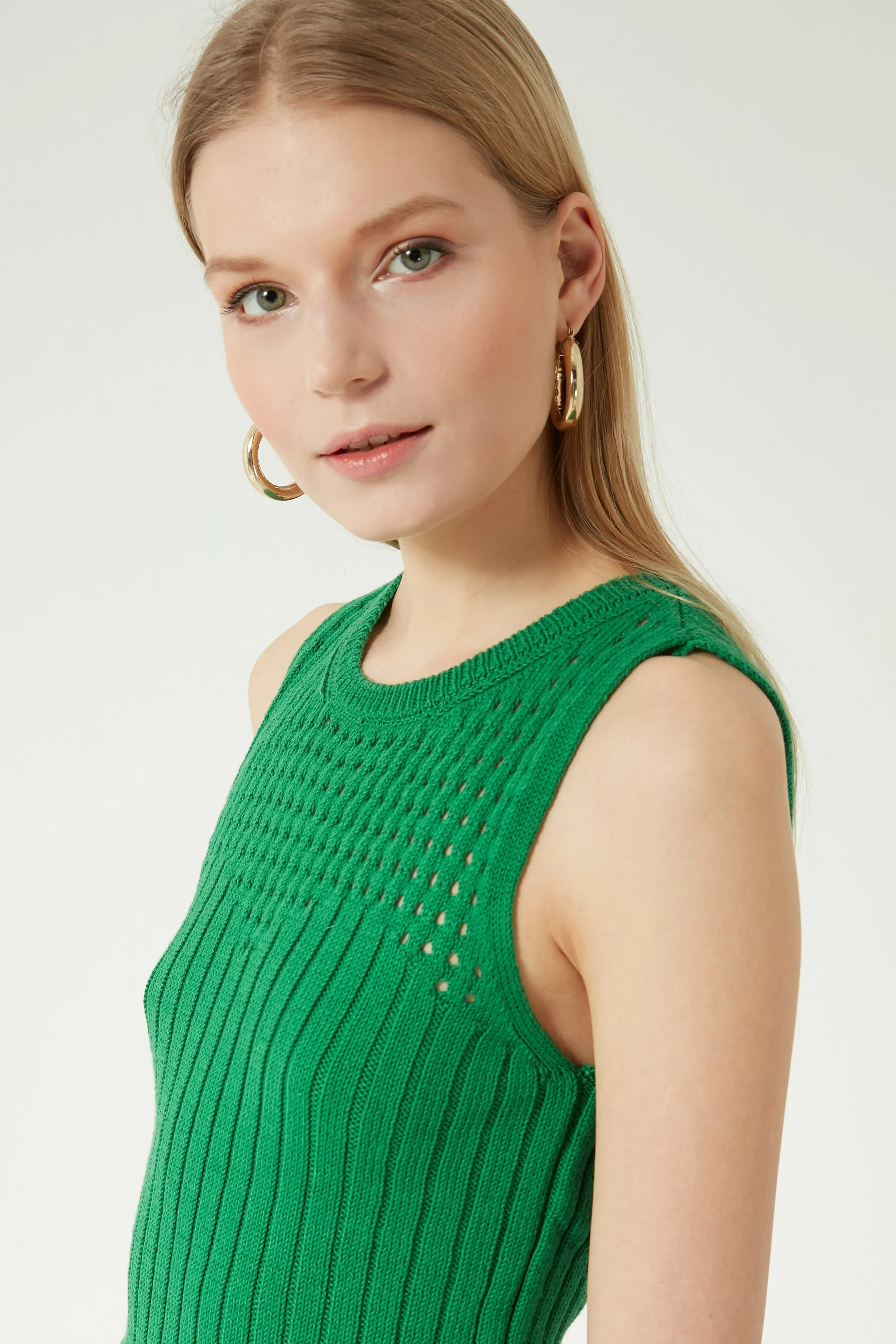 CELLULAR SLEEVELESS KNITWEAR BLUZ |