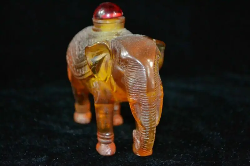 Старинный коллекционный Янтарный вырезанный слон в форме благоприятного