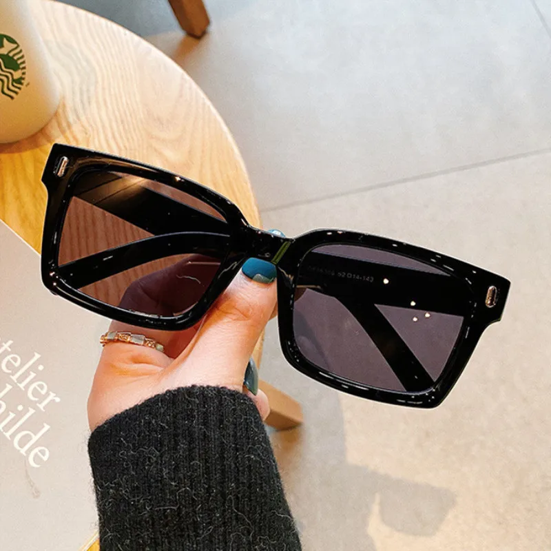 

2021 New Small Frame Simple Rivet Sunglasses Women Vintage Luxury Anti-ultraviolet Fashion Classic Boys Sun Glasses UV400