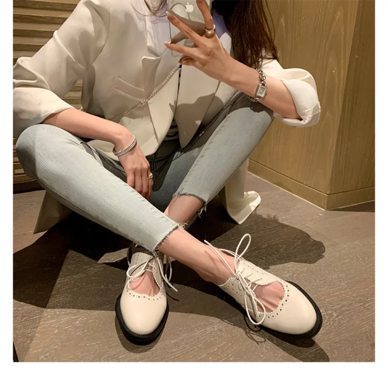 

2021 new British style flat bottom lace up carved hollow small leather shoes fashion leisure comfortable single shoes Lefu shoes