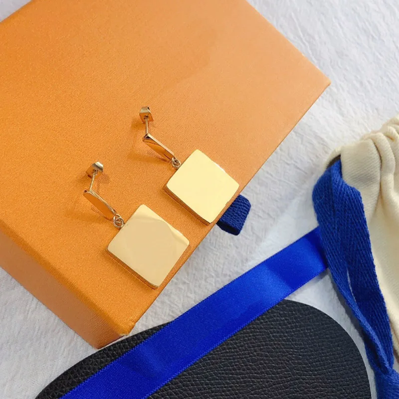 

High Quality Gold Stud Earrings Square Smooth Diamond Earrings Titanium Steel Lettered Floret Earrings Jewelry Accessories Women