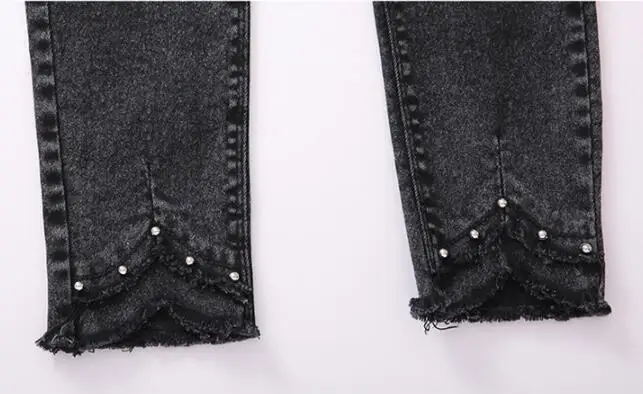 Детские джинсы для девочек демисезонные черные с заклепками и жемчугом осенние