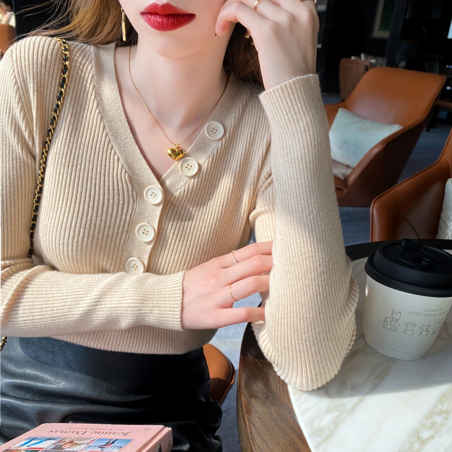 Женский вязаный кардиган свободный Универсальный тонкий свитер с V образным