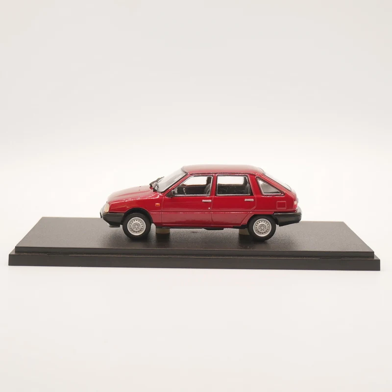 Игрушечная модель автомобиля из сплава IST 1:43 IZ 2126|Наземный транспорт| |