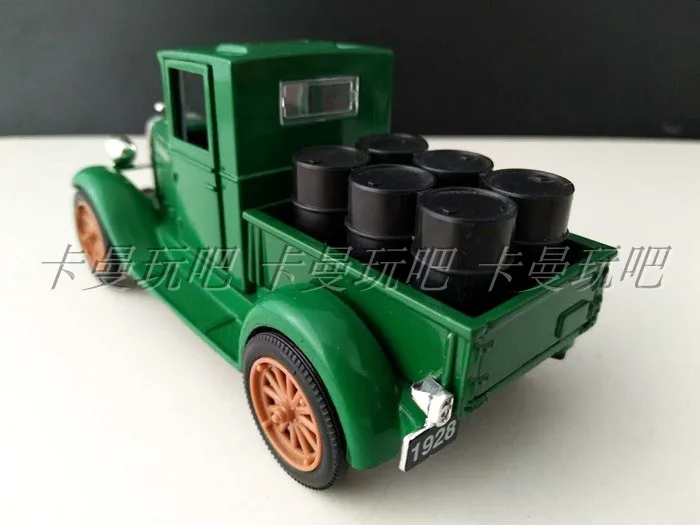 

Alloy car model vintage car 1928 green truck WorldWarII oil barrel