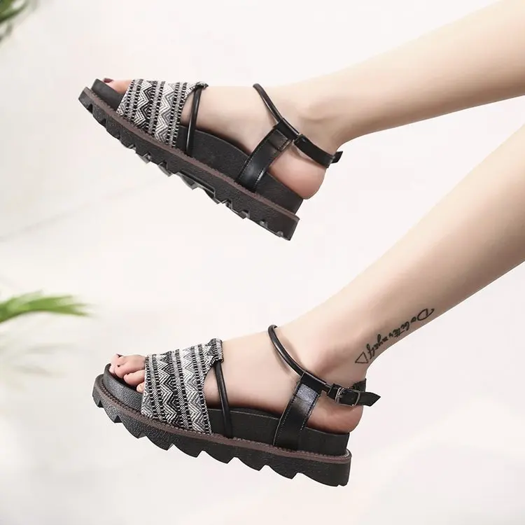 Сандалии г. Новые женские Летние Стильные универсальные плоские повседневные босоножки в Корейском стиле на толстой платформе с круглым носком