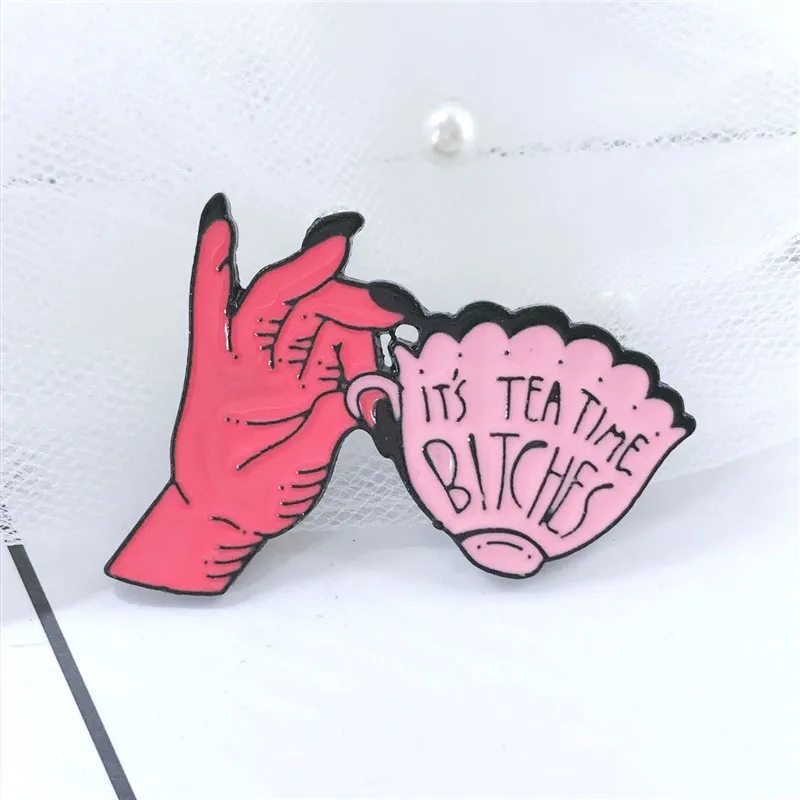 Это время чая розовая чайная чашка искусственная красная рука кофе значок