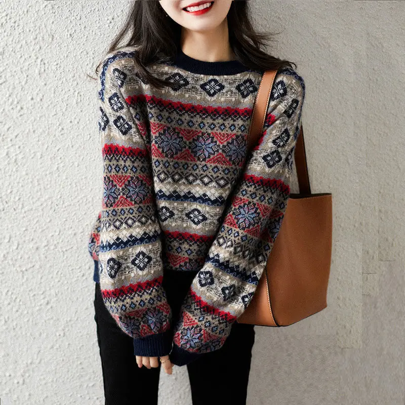 

2020 autumn and winter New knitted sweater women's top bottom round neck sweater pullover loose outer wear Korean jacquard style