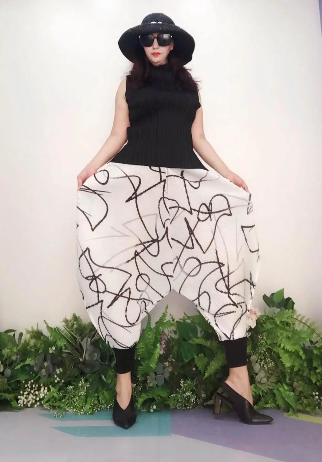 HOT SELLING Miyake fashion  Spring and summer mid waist  printed harem pants Tie feet pants IN STOCK
