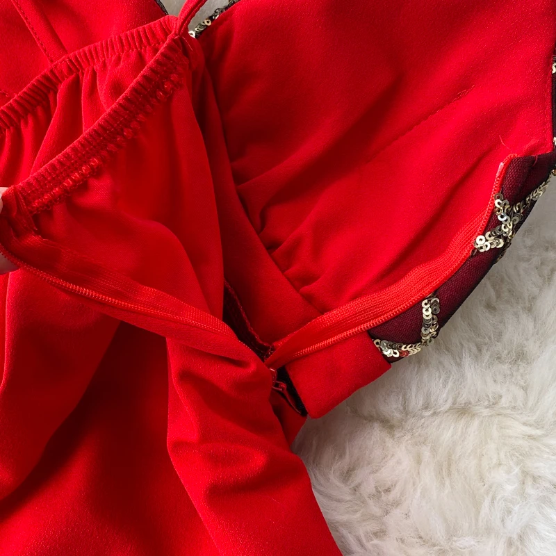 Женское клетчатое облегающее мини-платье без рукавов с V-образным вырезом и