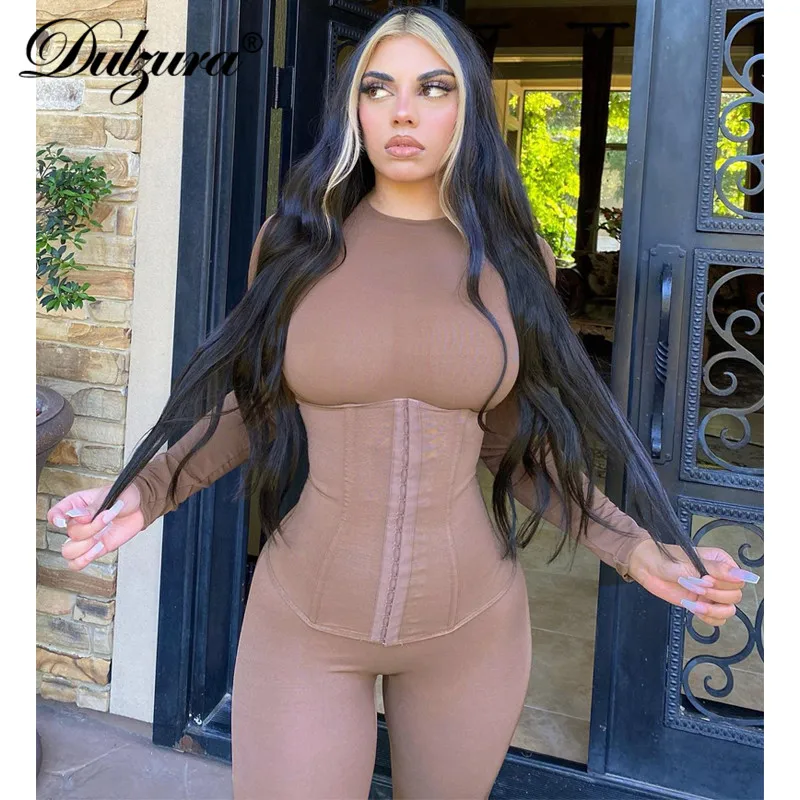 Женский комбинезон на корсете с длинным рукавом Dulzura однотонный Облегающий в