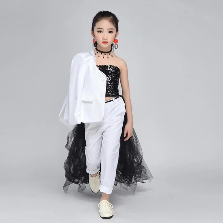 Костюм детский свадебный из блейзера брюк облегающего груди и платья со шлейфом