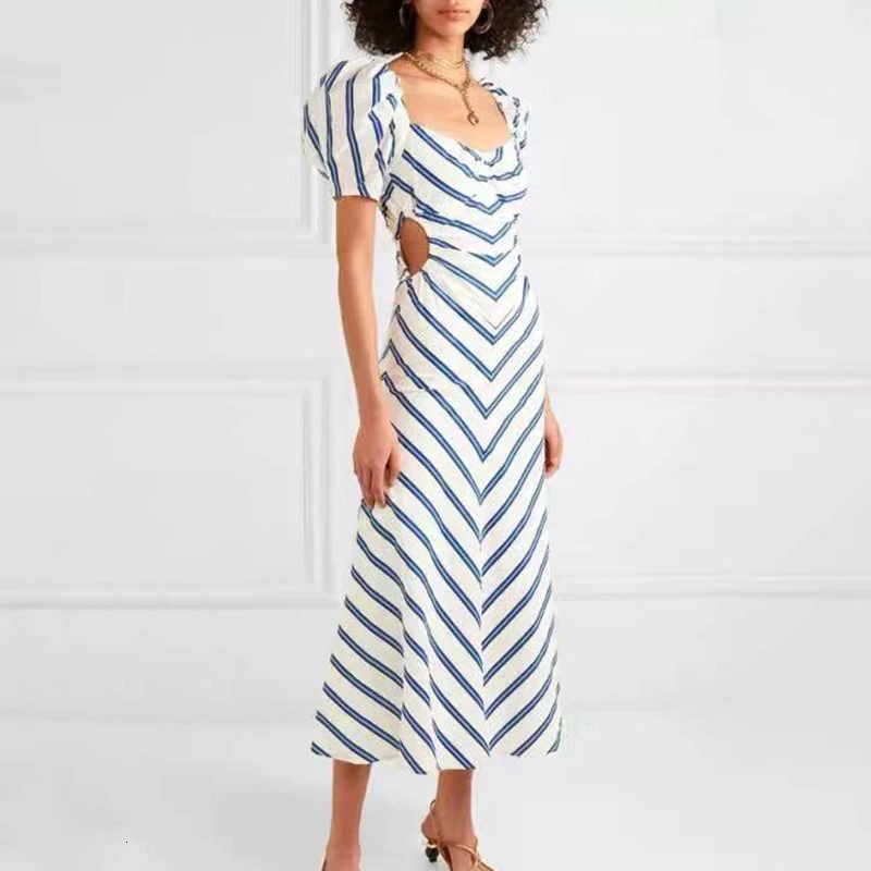 Платье в полоску TWOTWINSTYLE с квадратным вырезом пышными короткими рукавами высокой