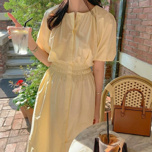 Корейское женское длинное летнее платье 2020 однобортное однотонное с коротким рукавом и эластичным поясом