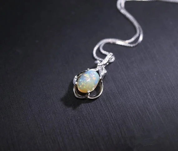 

Elegance Beautiful Oval White Imitation Fire Opal Pendant Necklace For Women Accessories Jwelry Wedding Party Gift