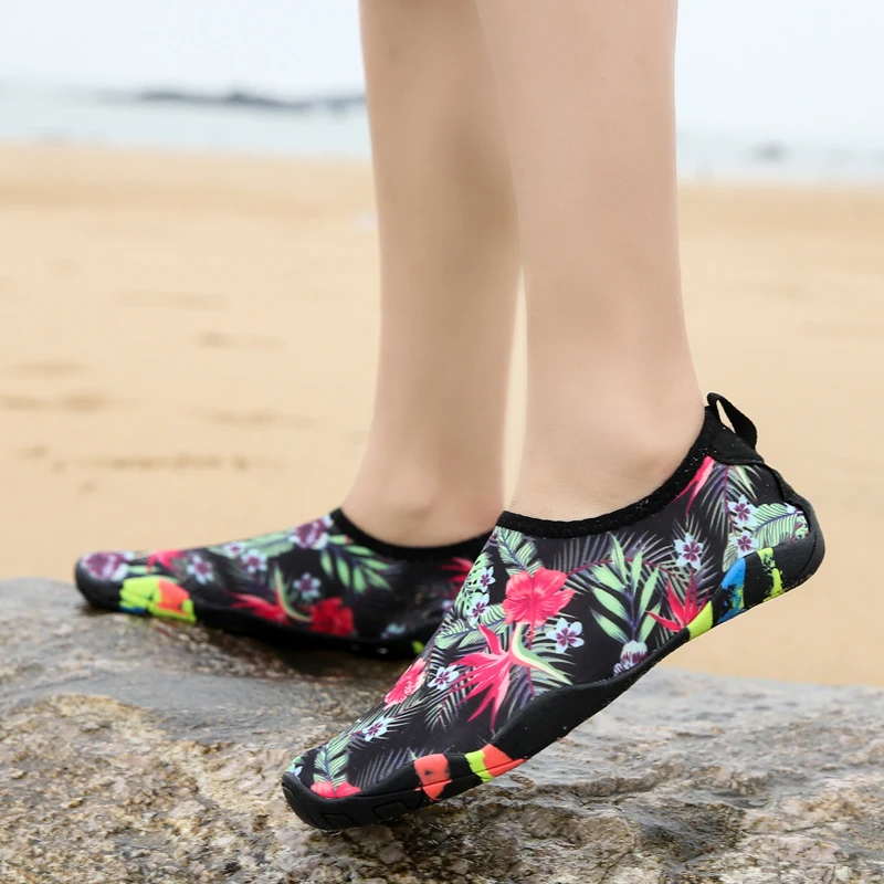 

Men Woman Beach Swimming Slipper On Quick-Drying Aqua Shoes Skin Sock Striped Water Shoes Summer Outdoor Wading Barefoot Shoes